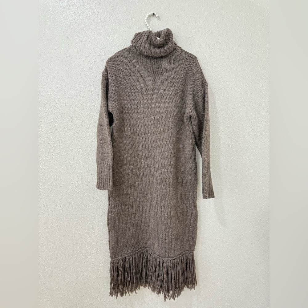 Stylish Zara 100% Wool Long Dress with Fringe Dress NWOT
Size XS-S - Picture 8 of 12